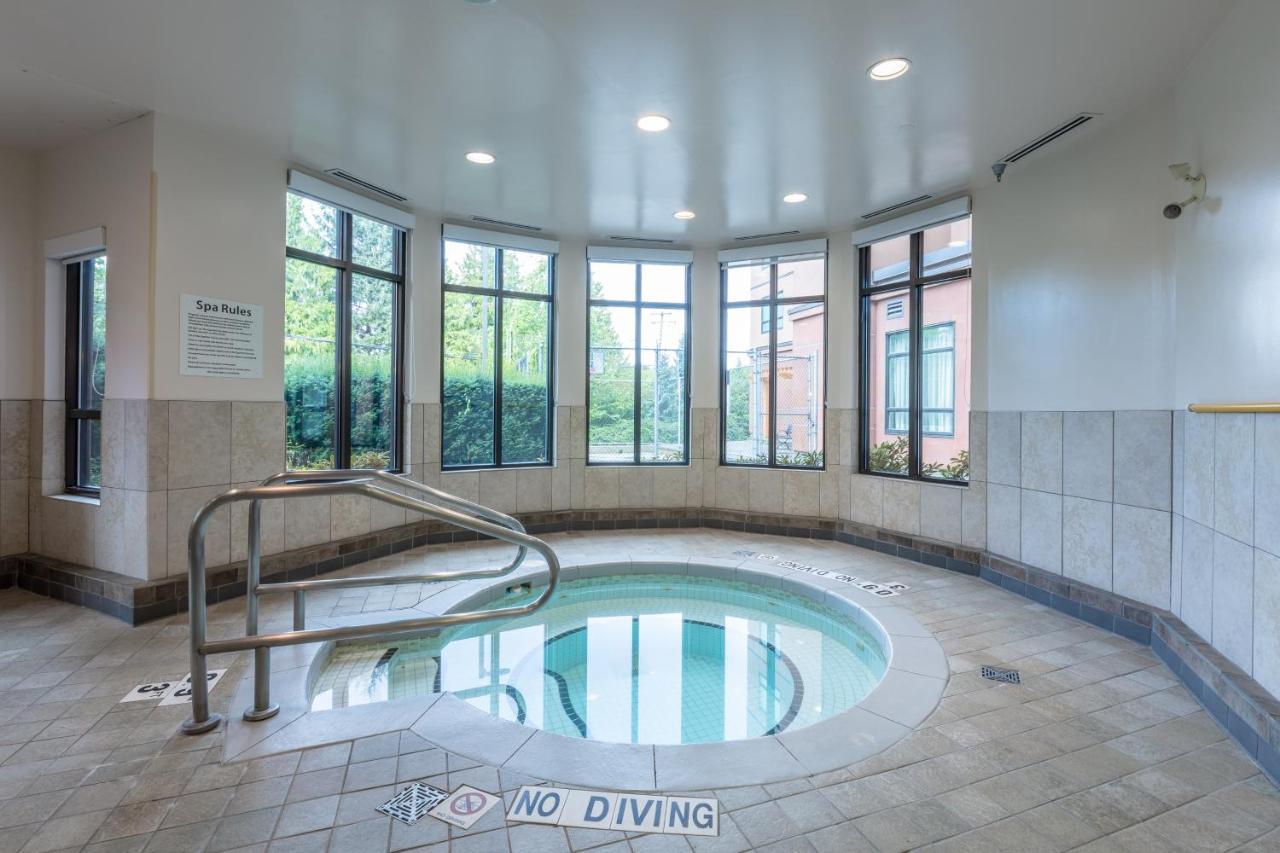 Holiday Inn Express & Suites Riverport Richmond By Ihg Extérieur photo