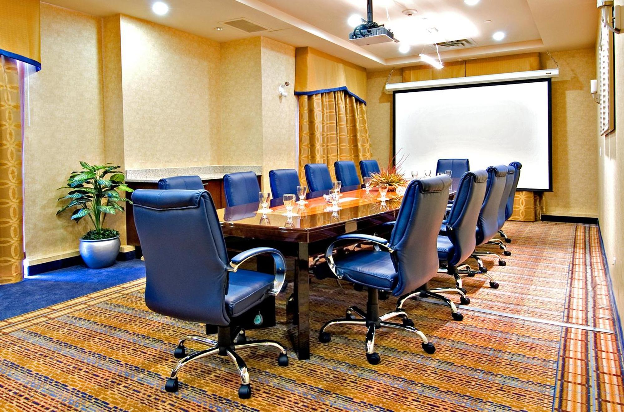 Holiday Inn Express & Suites Riverport Richmond By Ihg Extérieur photo